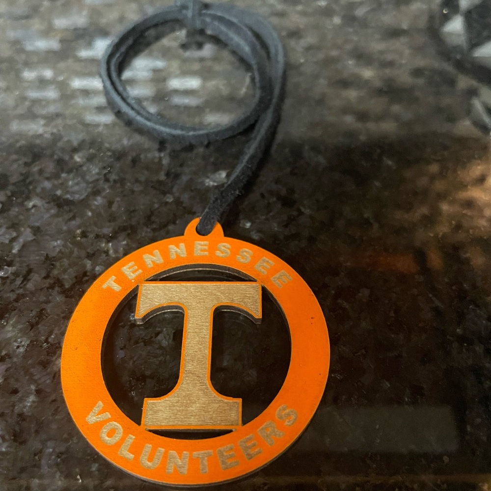 Tennessee Volunteers Wooden Necklace
